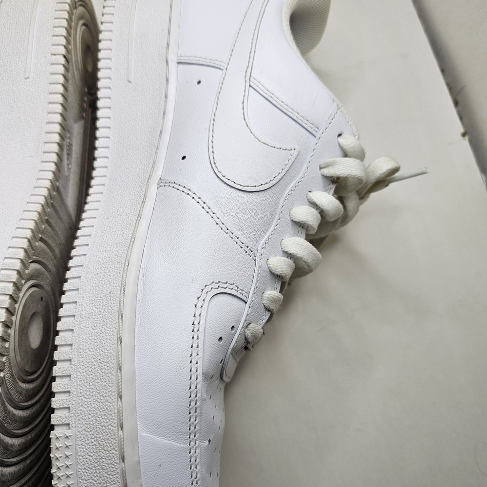 Nike White Athletic Shoes - Picture 6 of 16